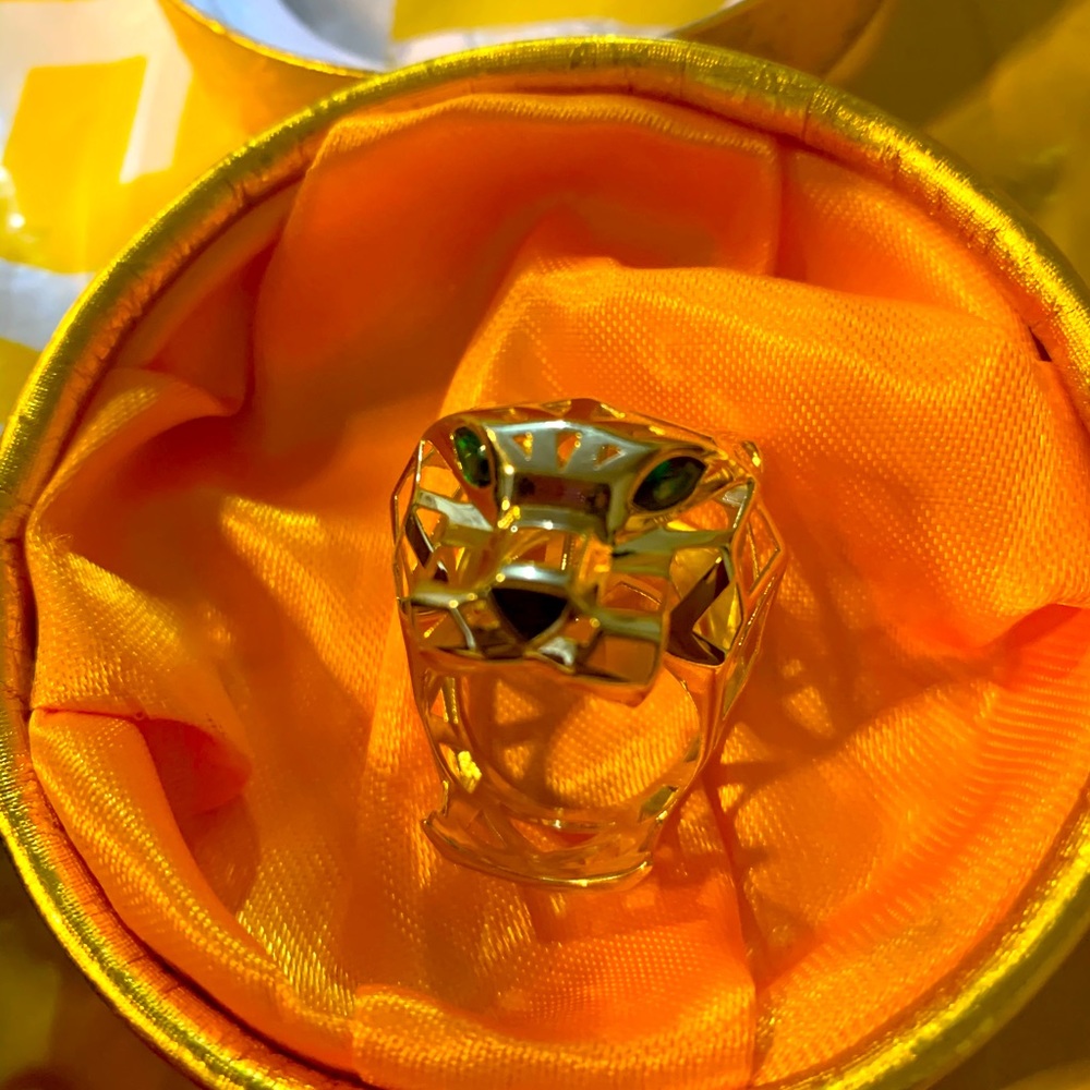 Authentic Panther ring big 18k gold size 8.5 😍